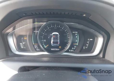 2015 Volvo Xc60 T5 Platinum z USA, uszkodzony, nr VIN YV4612RM7F2672964